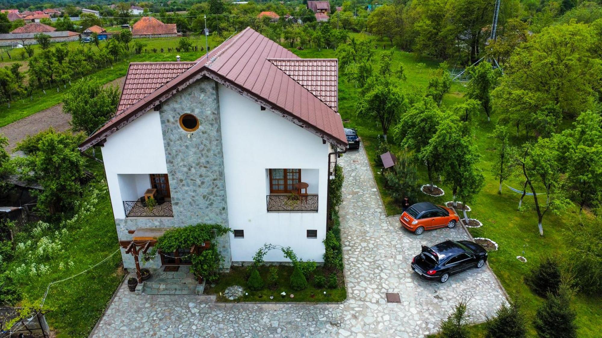 Pensiunea Codruta Carpinisu Exterior photo